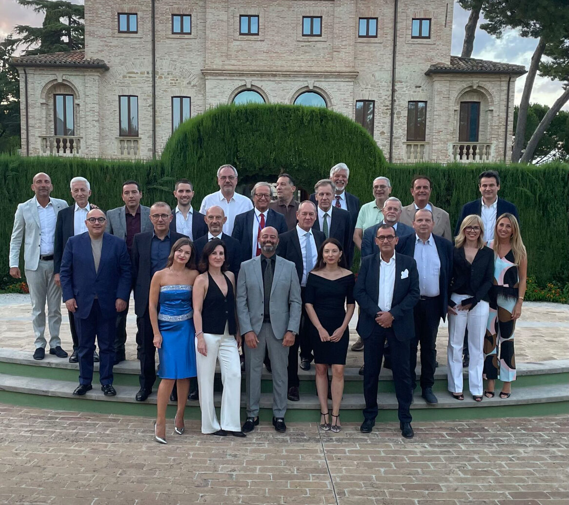 Manager del network FMI riuniti durante un retreat di gruppo